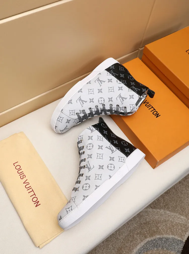 Factory price: 400💰【LV】Official website popular series 🇮🇹🇮🇹1:1 production, selected high-end imported imitation sheepskin lining sheepskin pads, matched with Louis Vuitton Monogram Ecli men's shoes 💰se canvas and pure white rubber soles, extremely simple design, perfect interpretation of the latest inspiration for shoes, classic and fashionable integration, 🔍🔍high quality, worthy of your possession. The bottom car thread will never be unglued. Sellers are welcome to sell as shown in the picture above. We can send one piece on behalf of you. Number of yards: 38-44 (45 yards can be customized)